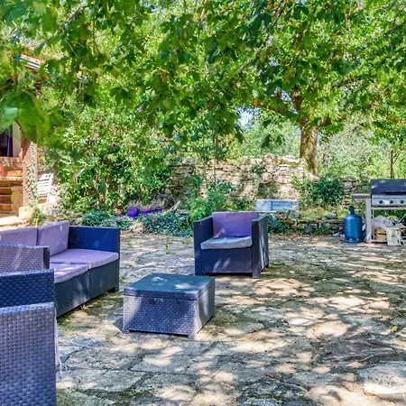 Holiday home 5 Bedroom Cozy In Montricoux