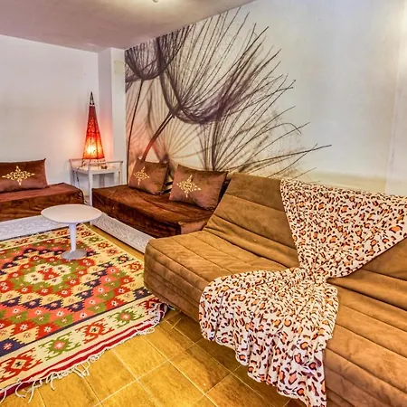 5 Bedroom Cozy In Montricoux