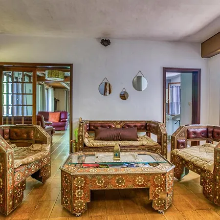 5 Bedroom Cozy In Montricoux
