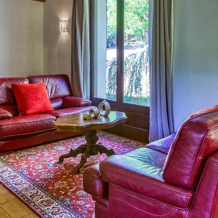 5 Bedroom Cozy In Montricoux
