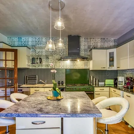 5 Bedroom Cozy In Holiday home